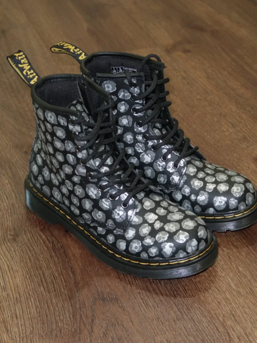 New Girls Dr. Martens Junior 1460 Leopard Hydro Leather Lace Up Boots 2 Youth 2Y